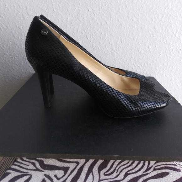 CALVIN KLEIN used shoes - Picture 3 of 4